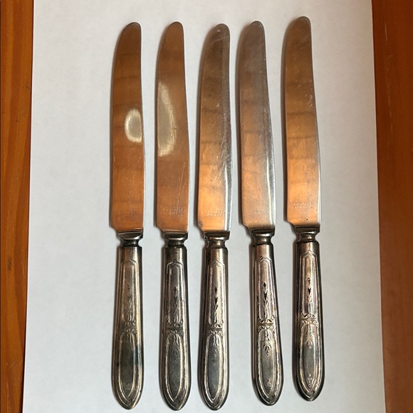 Other - RRR Wm Rogers Antique, collectible rare find set of Knives